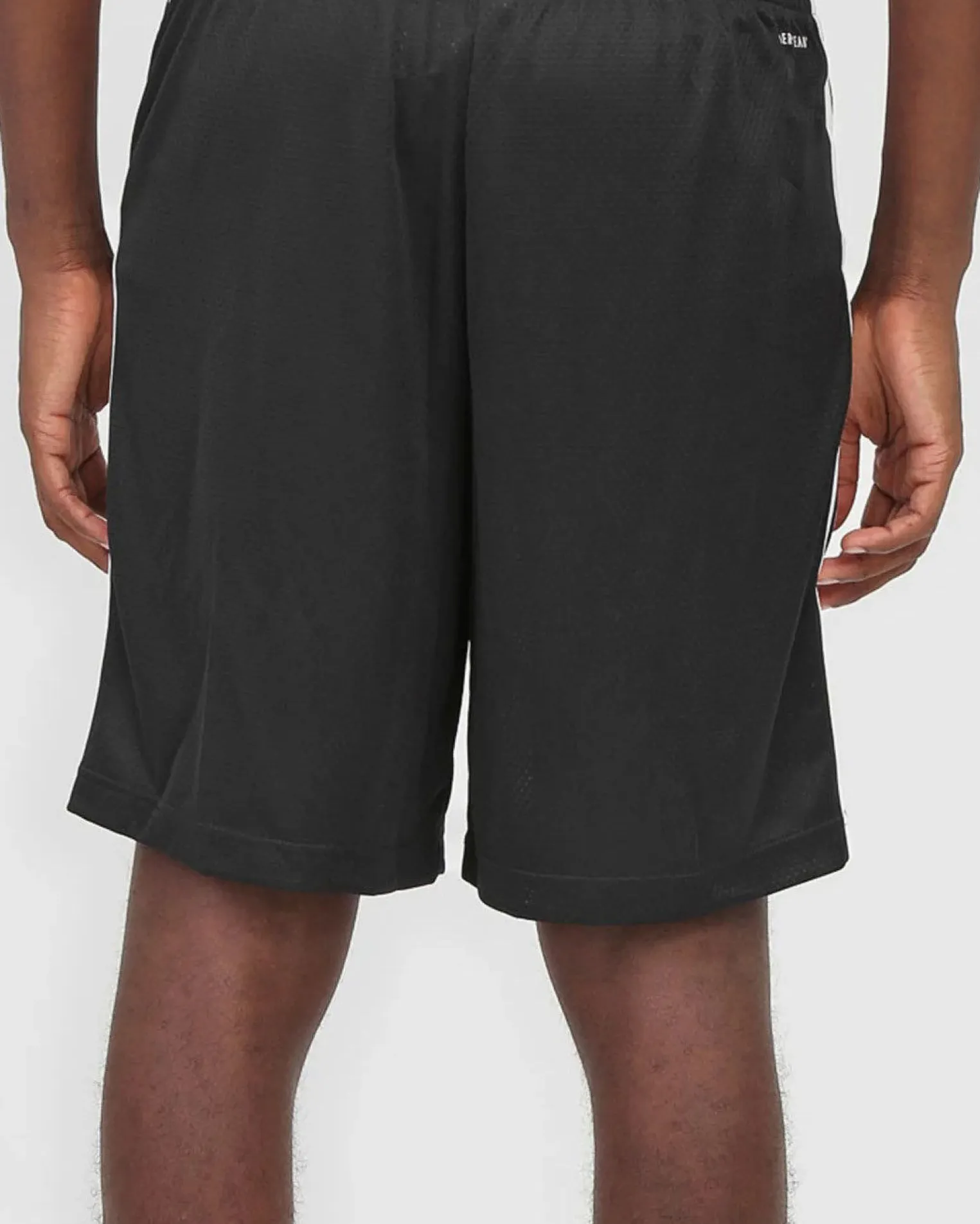 ADIDAS - PANTALONCINO UOMO NERO CON BANDE BIANCHE AEROREADY THREE STRIPES MESH - GL3412