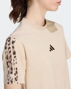 ADIDAS -  T-SHIRT MEZZA MANICA AOP 3S SJ TEE  BEIGE CON DETTAGLI LEOPARDATI  DA DONNA, KT0407
