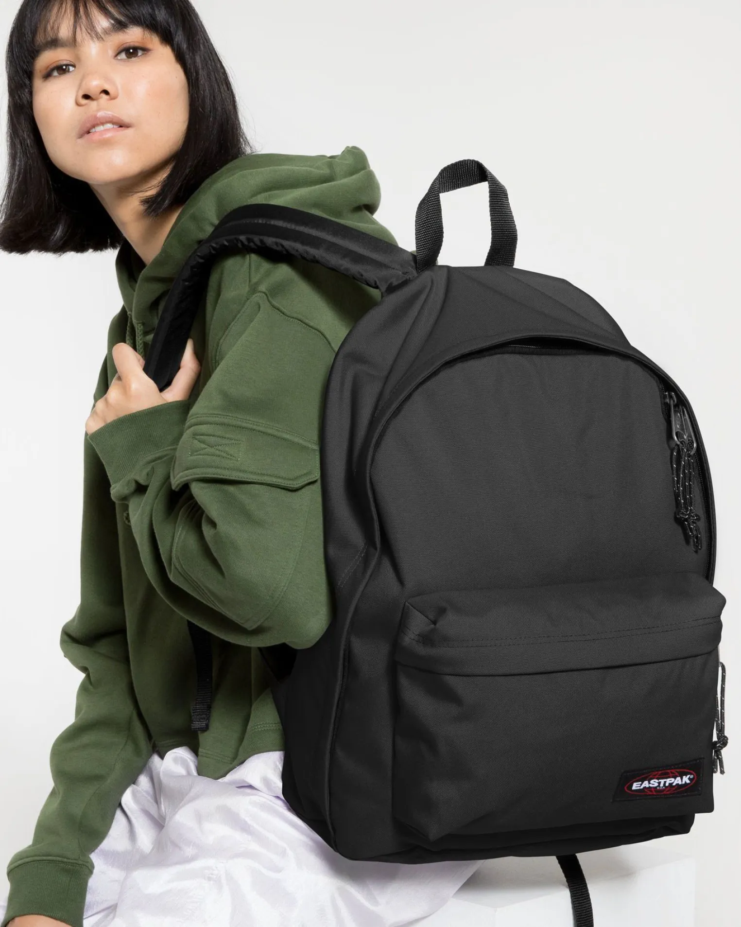 EASTPAK - Zaino OUT OF OFFICE nero con tasca frontale e scomparto laptop