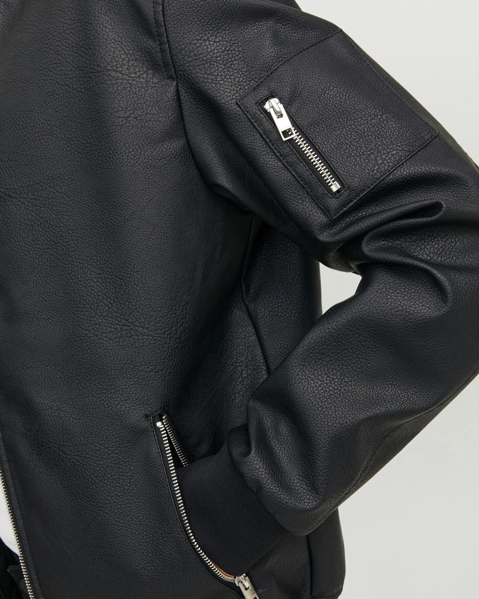 JACK&JONES - GIUBBINO BOMBER IN SIMILPELLE DA UOMO CON VITA ELASTICIZZATA