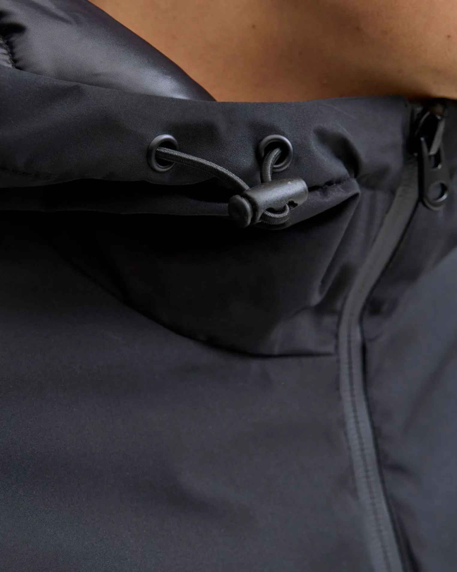 JACK & JONES - GIUBBINO NERO DA UOMO IDROREPELLENTE CON CAPPUCCIO