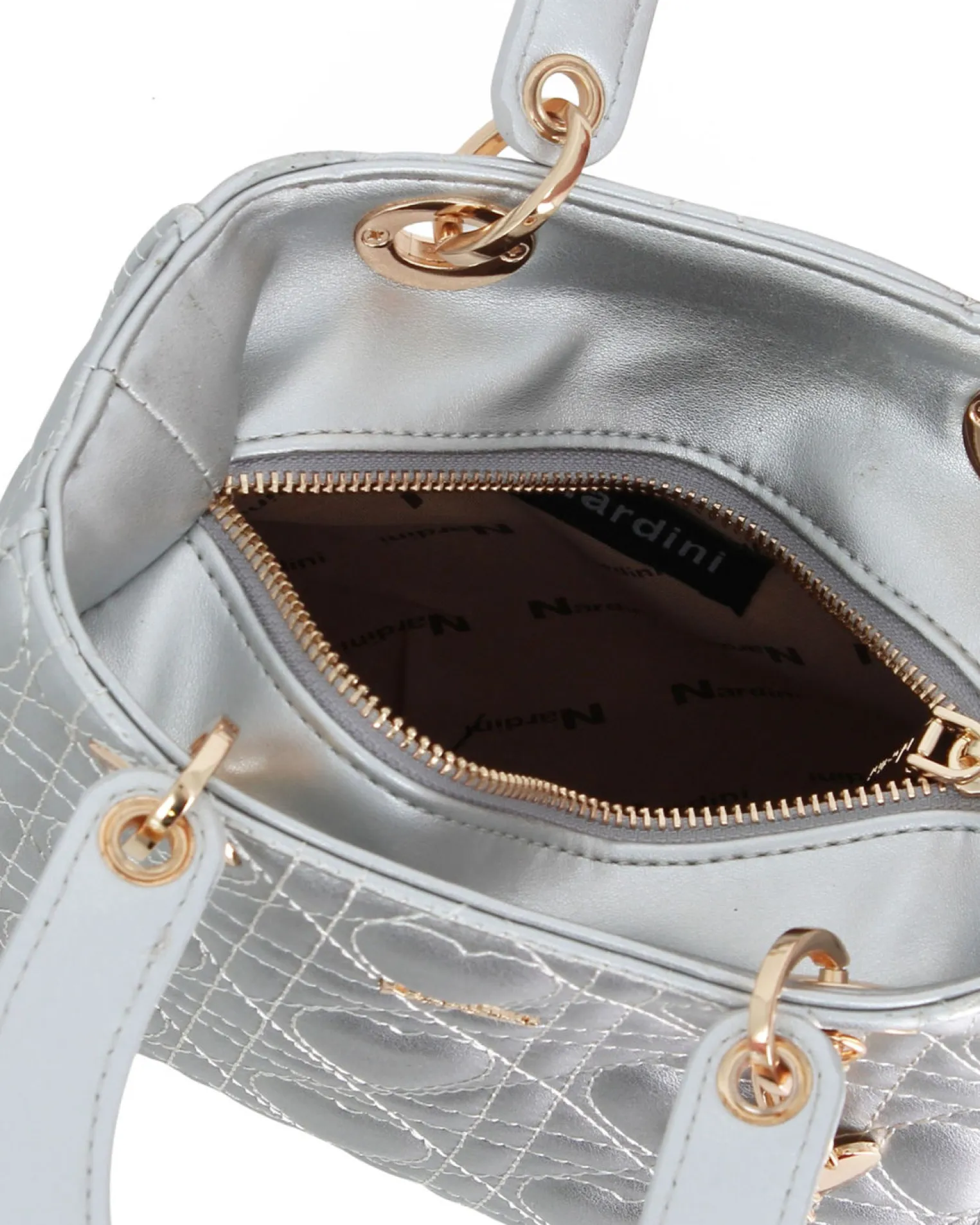 NARDINI - Borsa piccola argento due manici effetto vernice trapuntata con cuori e ciondoli, tracolla removibile