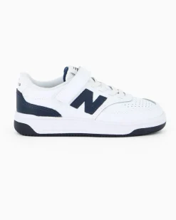 NEW BALANCE -  SNEAKERS KIDS LIFESTYLE BIANCHE CON DETTAGLI BLU DAL 28 AL 35, P0806RV