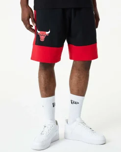 NEW ERA - Pantaloni corti neri e rossi con logo Chicago Bulls