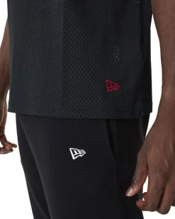 NEW ERA - T shirt girocollo oversize fit nera e rossa in mesh traspirante con logo Chicago Bulls