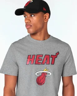 NEW ERA - T-SHIRT MEZZE MANICHE LOGO MIAMI HEAT GRIGIA CON DETTAGLI ROSSI E BIANCHI, 11204000