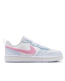 NIKE - SNEAKERS JUNIOR COURT BOROUGH LOW ESSENTIAL+ GS BIANCA, CELESTE E ROSA, DAL 36 AL 40, IQ2725/101