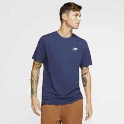 NIKE – T-SHIRT SPORTSWEAR CLUB BLU DA UOMO – AR4997/102