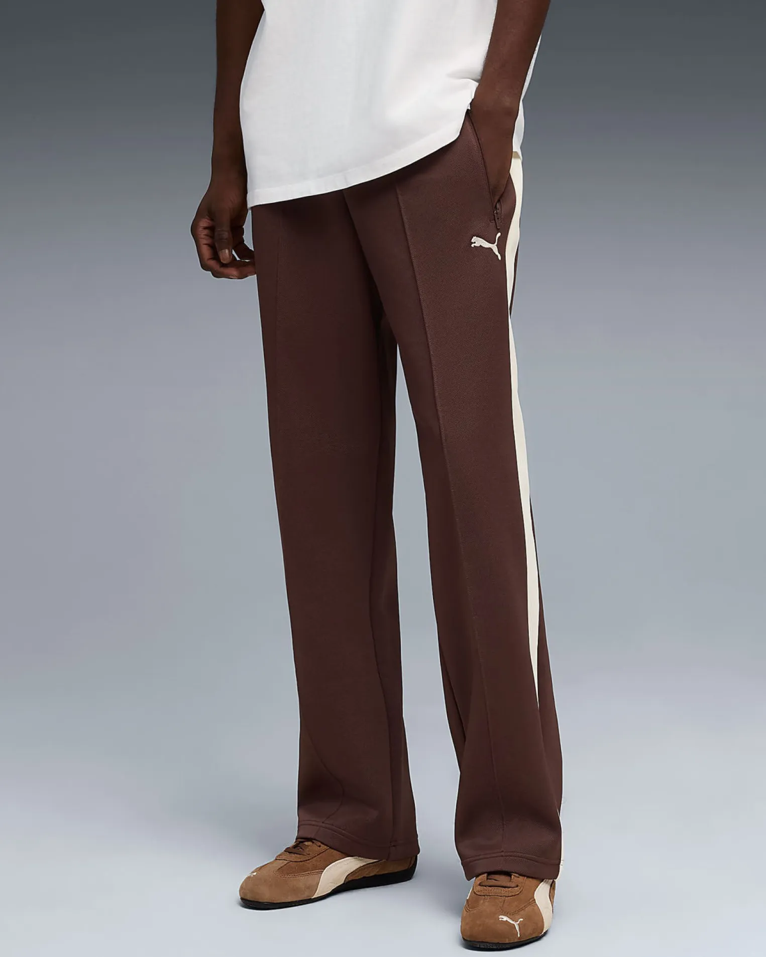 PUMA - PANTALONE DA ALLENAMENTO T7 ALWAYS ON RELAXED MARRONE CON DETTAGLI BIANCHI, 629589-31
