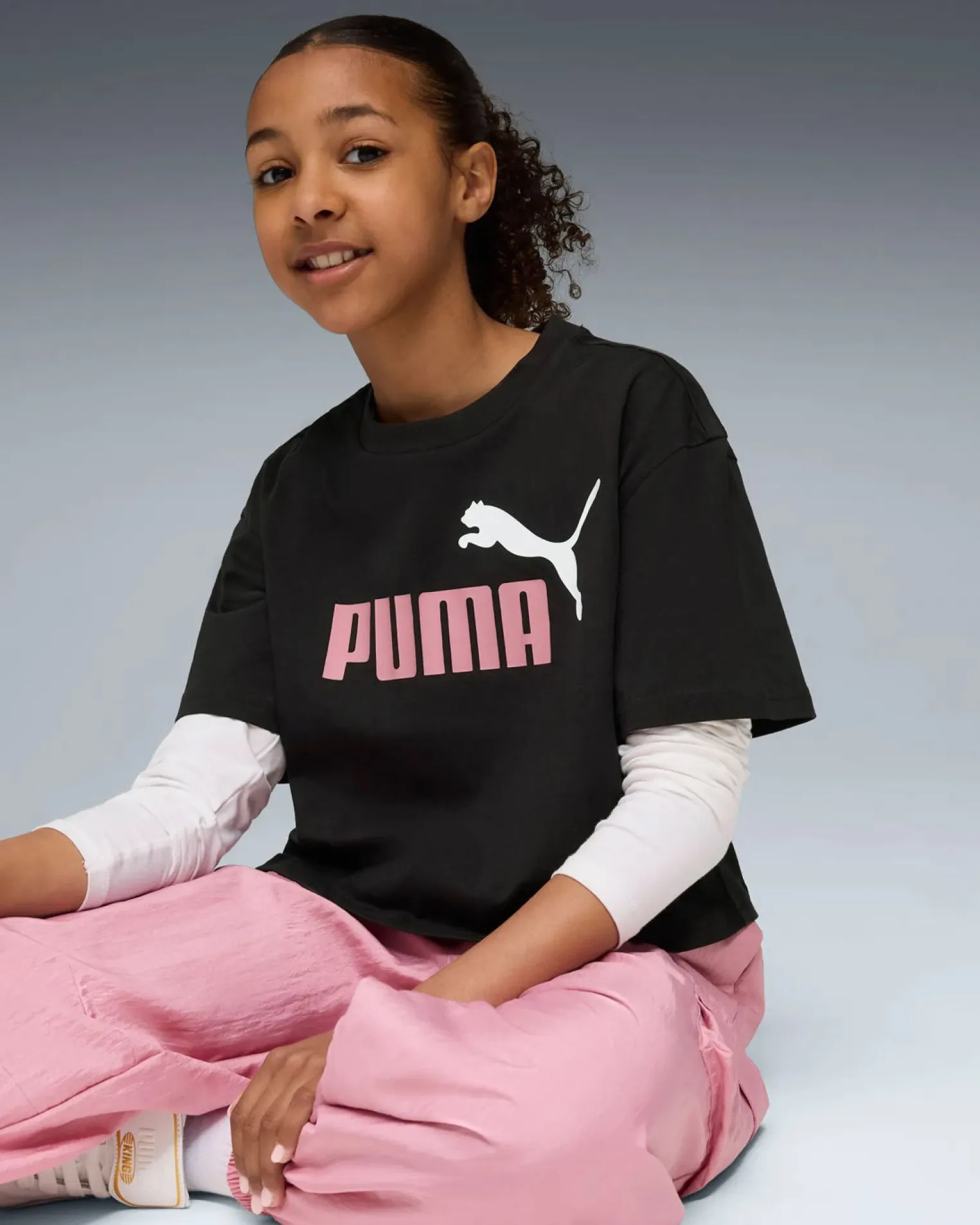 PUMA -T- SHIRT JUNIOR ( 7-16 ANNI) MEZZA MANICA NERA ESSENTIAL 2 COLOR N. 1 LOGO, 686071-51