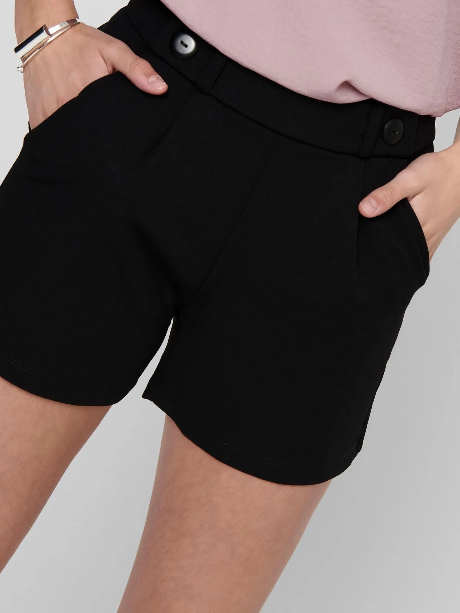 SHORT GEGGO