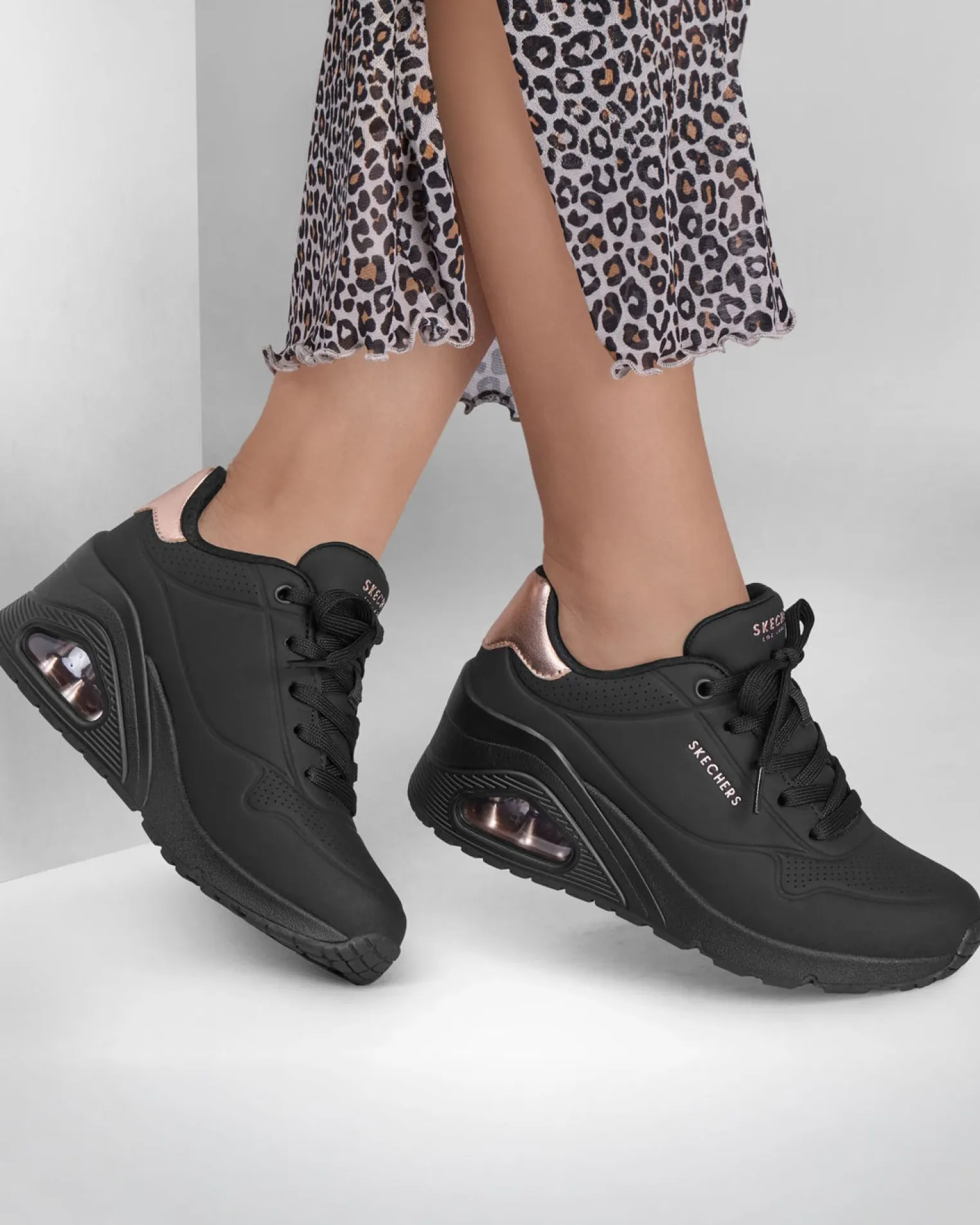 SKECHERS - UNO WEDGE - HI - STEPS - Sneakers nera con intersuola a zeppa platform con ammortizzazione ad aria visibile